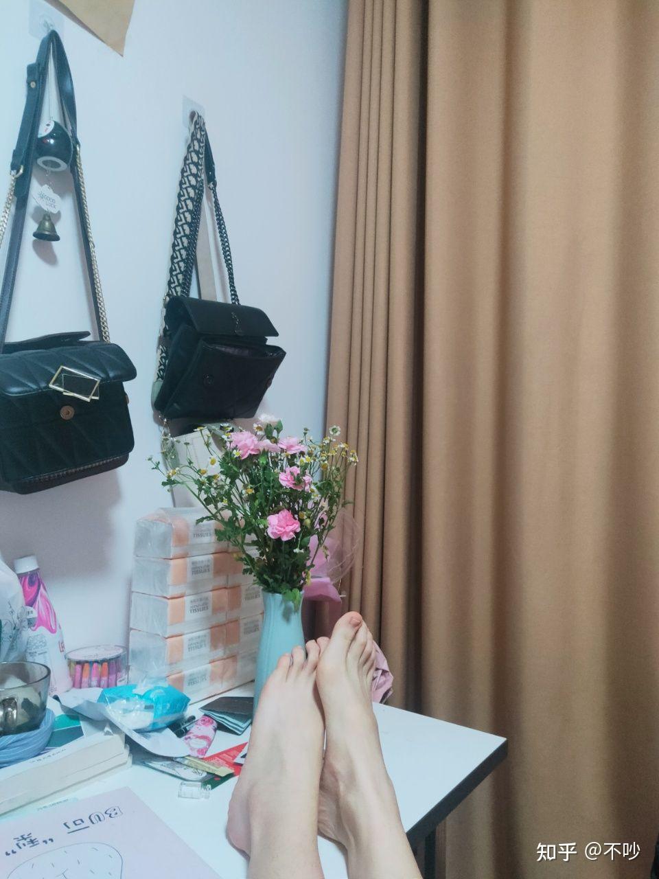 难过我知真的太羡慕小个子女生了  娇小可爱我脚不胖,但是脚背高