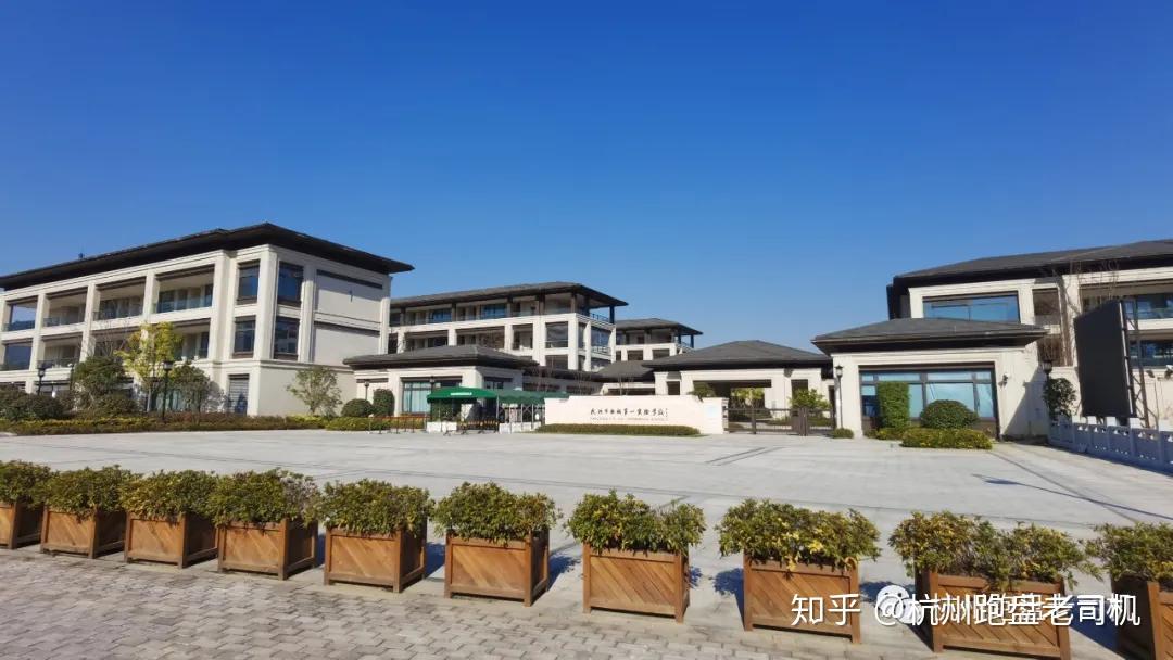 绿城茗春苑:居住环境强无敌,配套却是村级!真的让人又爱又恨! - 知乎