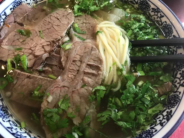 京城牛肉面攻略:大碗牛肉面,二细加肉加蛋辣子多放点