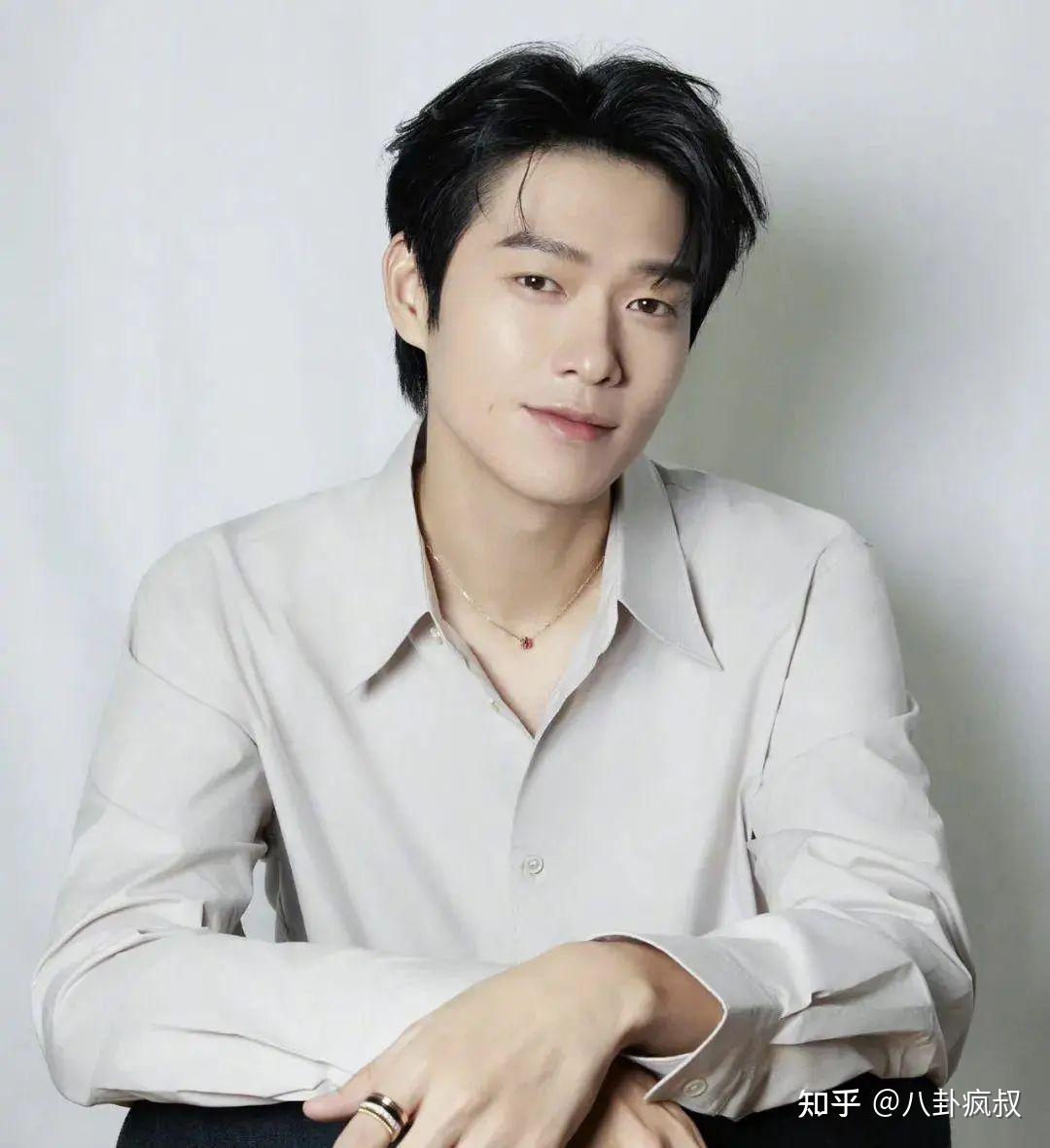 邓伦回归内娱?张碧晨张艺兴的瓜!魏大勋倒油杨洋?冯绍峰吃软饭?