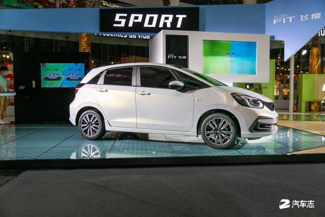 全新飞度实拍丨sport版确认是亲生crosstar版是充话费送的吧