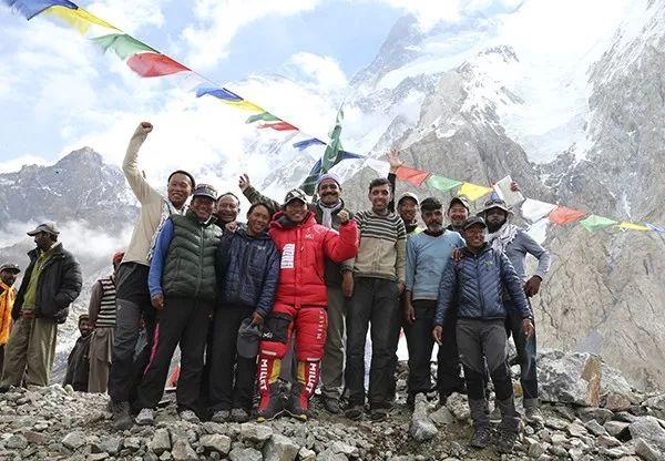 八次无氧独攀珠峰,“一指登山家”的登山梦 - 知乎