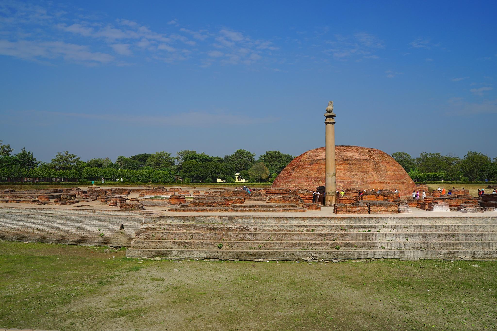 王舍城 rajgir王舍城原意为"王之居所",被印度恒河水系的支流邦甘迦河