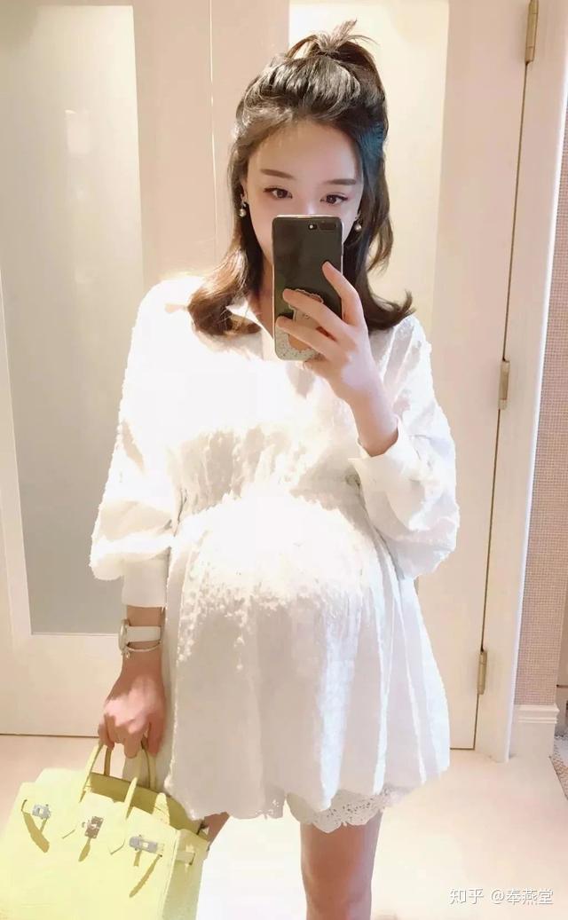 懷孕八個月angelbaby到處宣傳新片《擺渡人》,氣色超好,肚子圓滾滾的