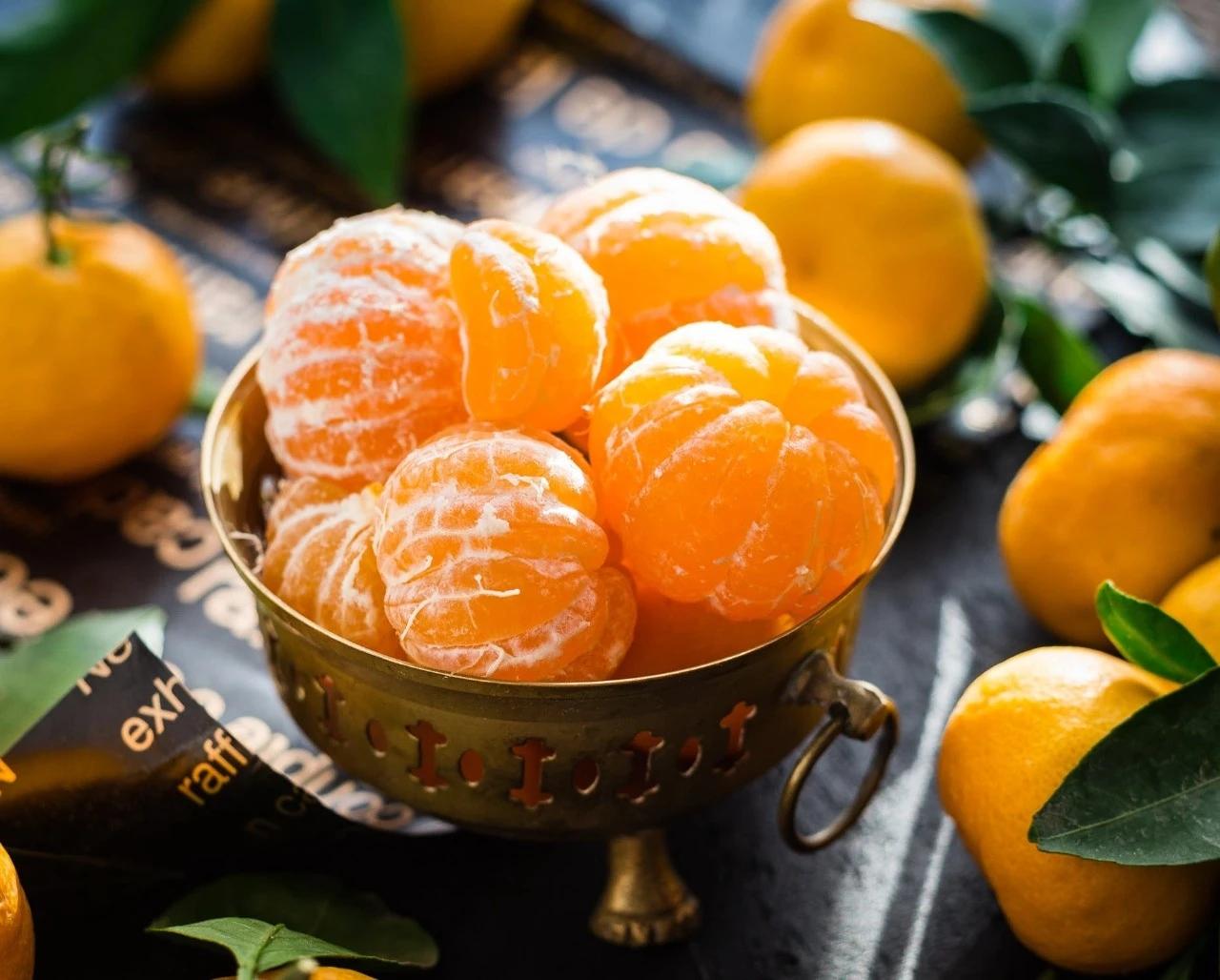 清泉蔌蔌先流齿,香雾霏霏欲噀人,有关橘子橙子的诗词你知道哪些呢?