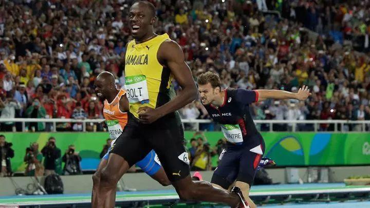 在09年的柏林世锦赛,他又将世界纪录提升了超过 0.