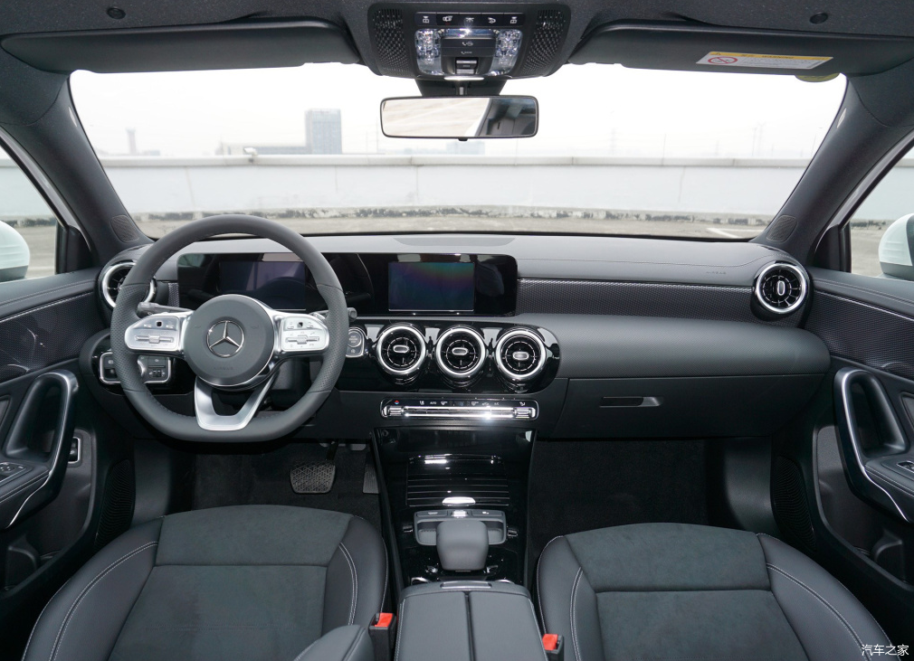 奔驰新a180l运动轿车上市新增10寸大屏全液晶仪表取消雷达
