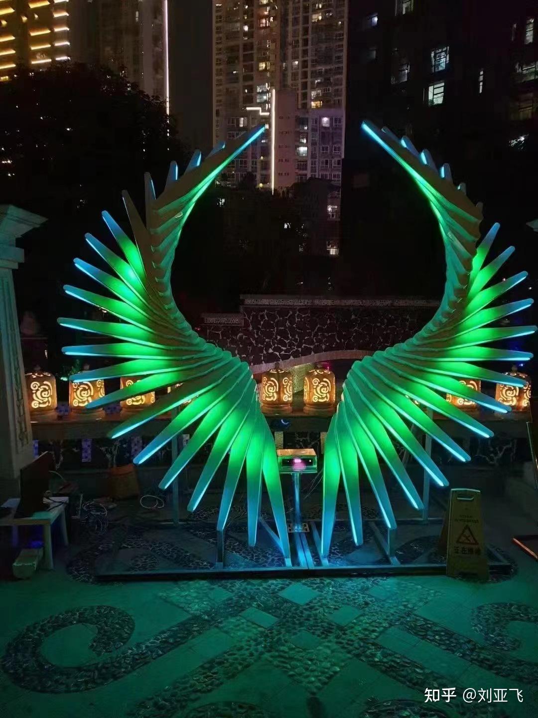 青州不夜城网红打卡装置天使翅膀瀑布秋千等