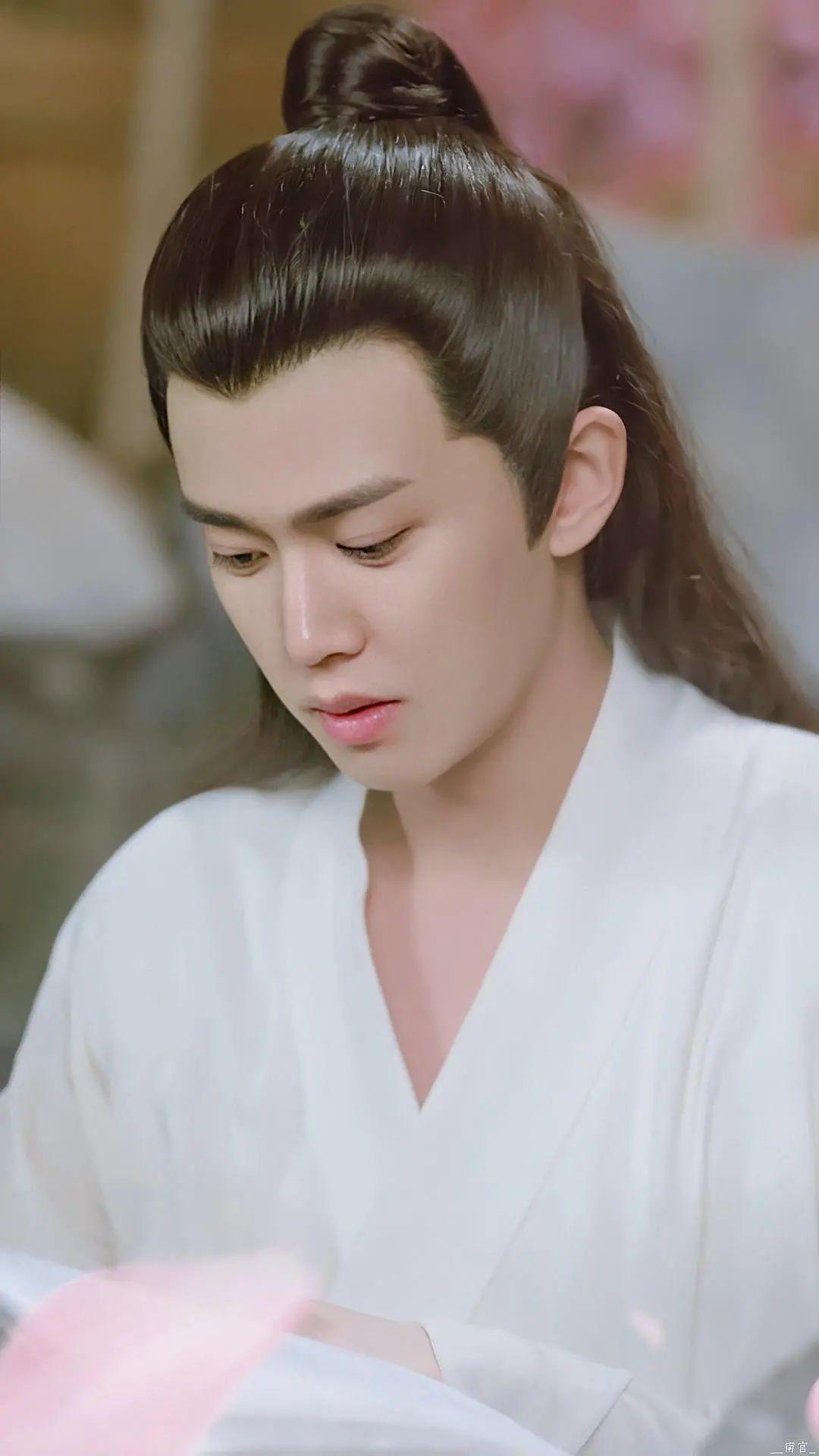 为什么我觉得任嘉伦在《锦衣之下》和《大唐荣