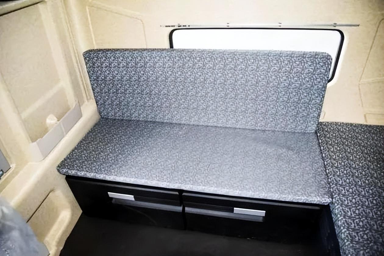 平头卡车也能带生活舱,三款平头生活舱卡车对比,谁更舒适?