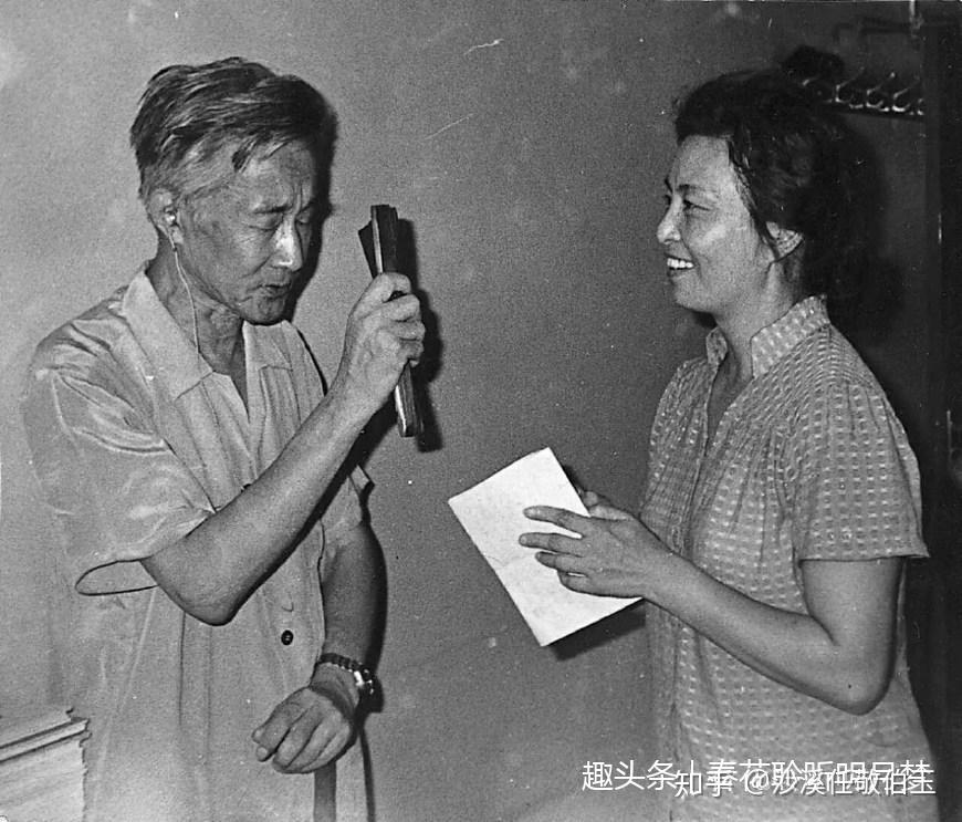 而后来红学又分两大阵营,一是以冯其庸为主的主流红学家,二是以周汝昌