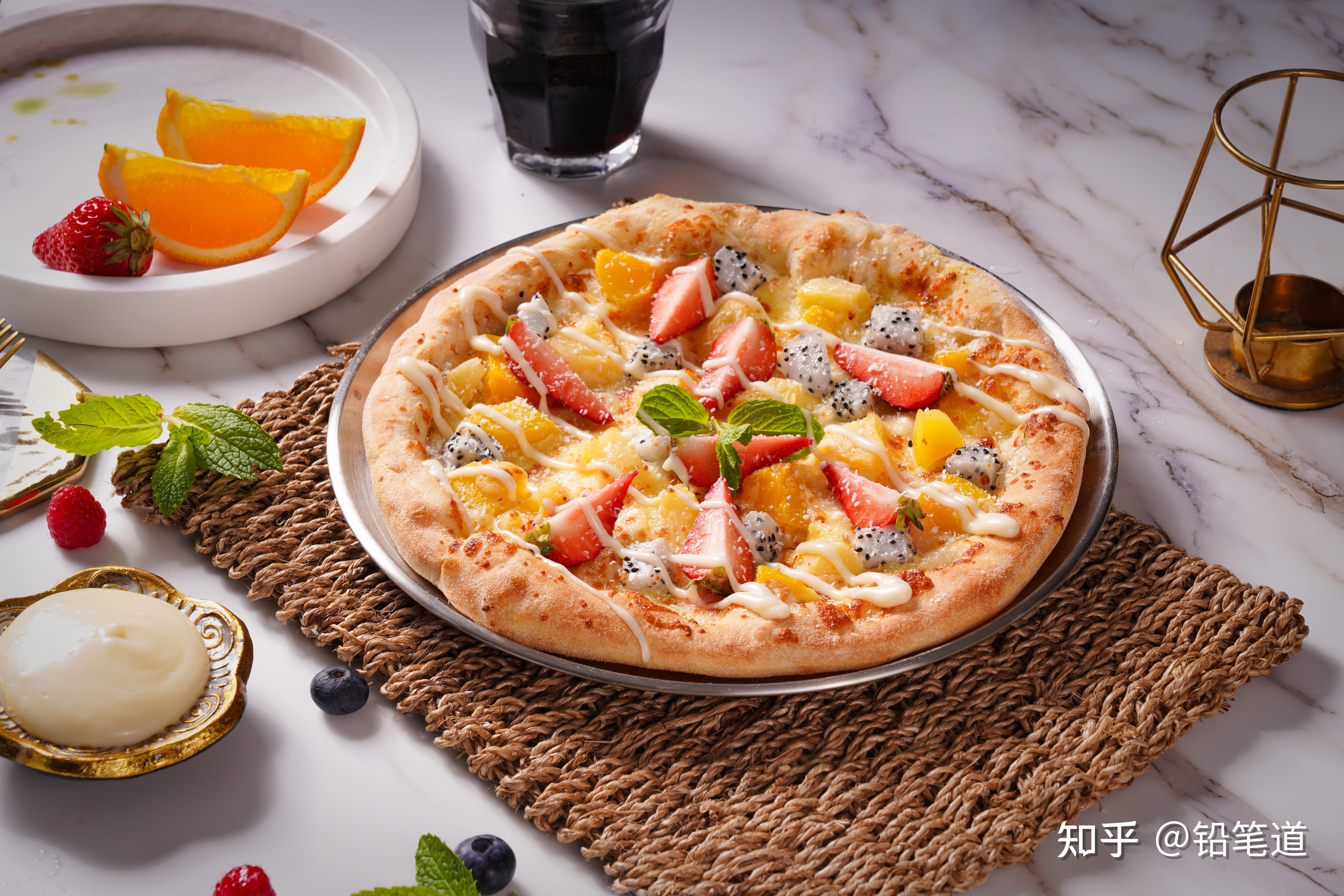 1990年,必胜客在北京开出第一家分店,披萨开始正式进入中国市场