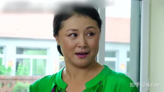 黄世友因为部分原因不肯去象牙山村时,村里的徐主任,王老七都多次前去