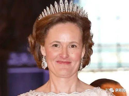 这次婚礼也是借来戴的~这顶冠冕是奥地利王室珠宝商k02chert在1890