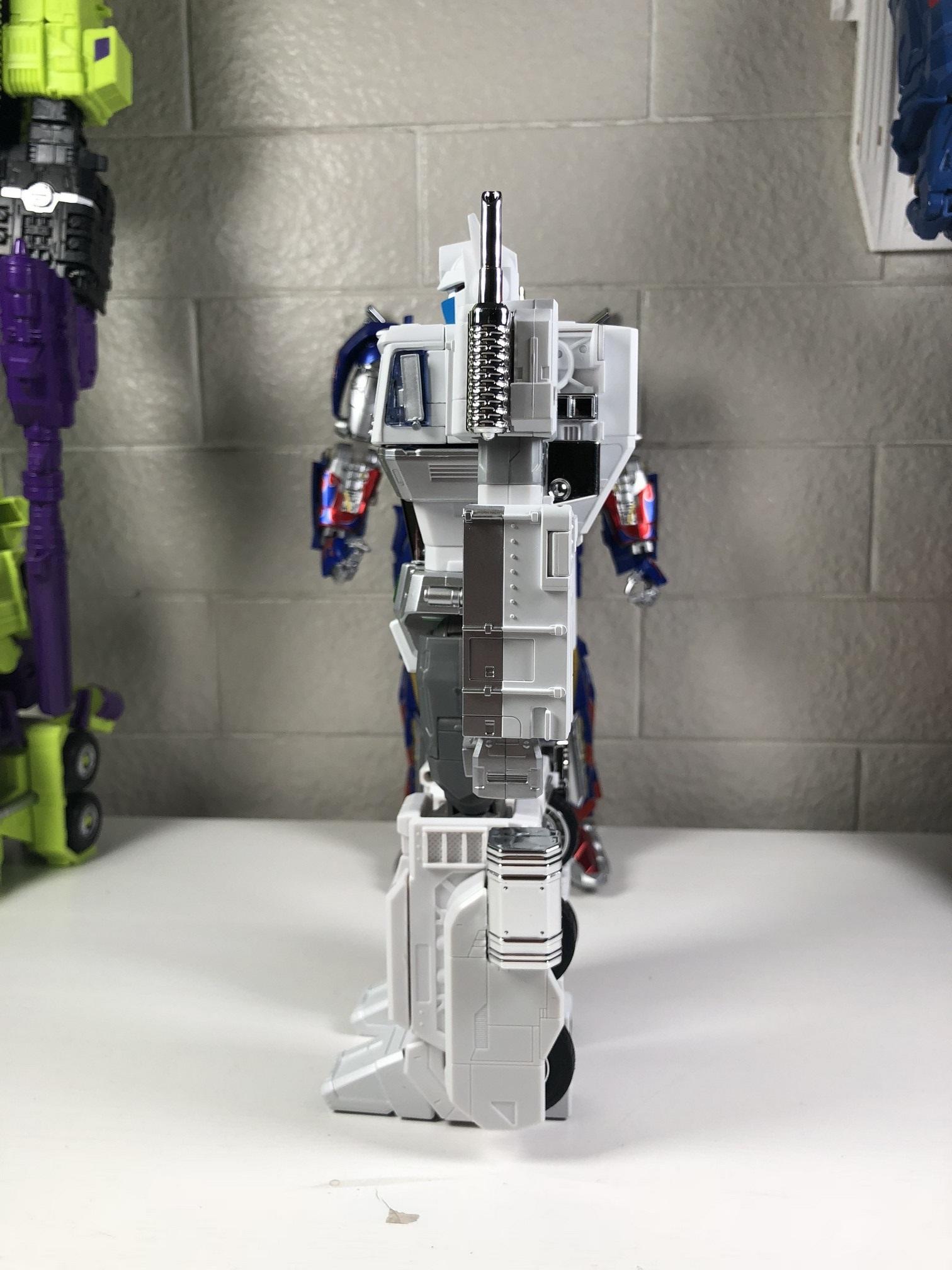 便利店的运货车mp711白色擎天柱