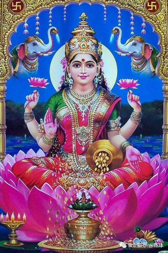 印度的拉克什米女神拉克什米女神有着极美的容貌集美貌与财富于一身的