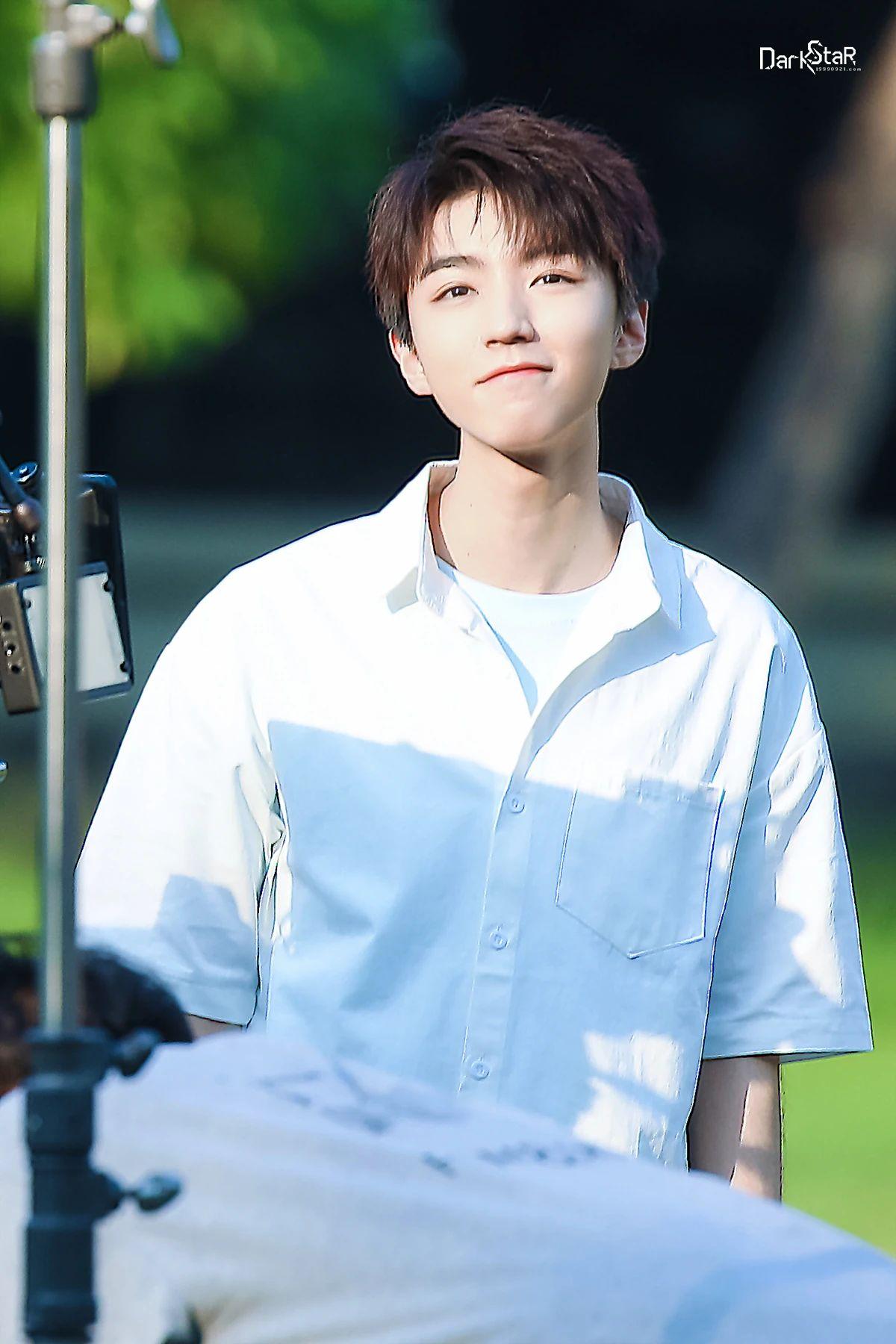 王俊凯壁纸:令人窒息的外貌,是心动的感觉啊 - 知乎