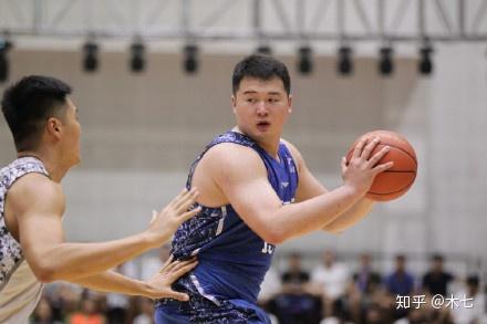 中南大学的白江教练是最早一批从职业转向大学赛场的教练,他曾经说过