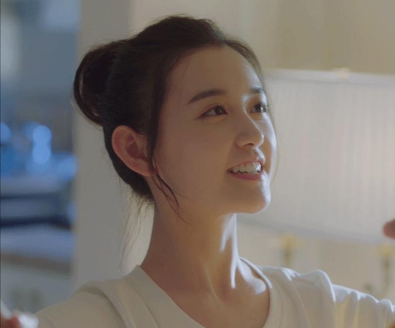 如何评价蒋依依的长相?