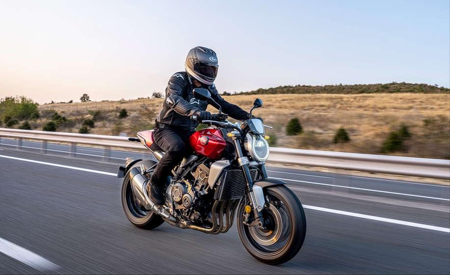 本田发布2021款cb1000r更时尚的外观更科技的配置