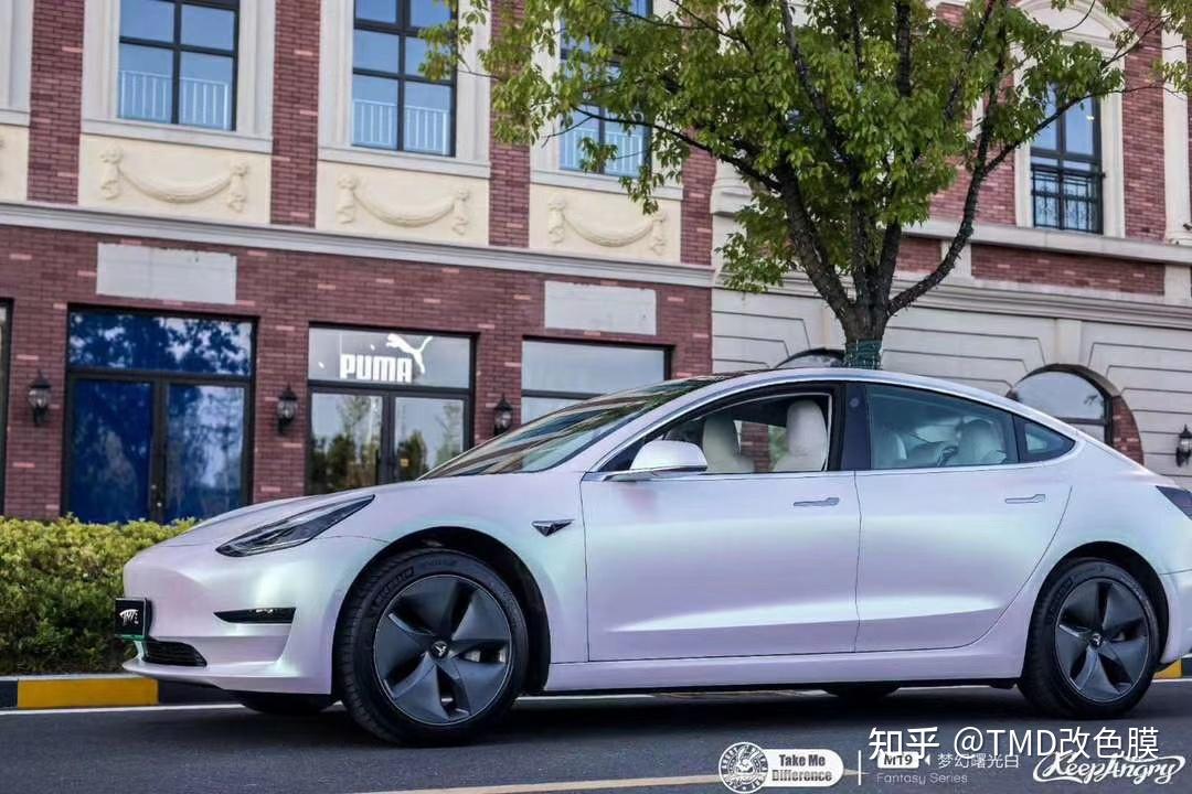 有了初戀的感覺特斯拉model3曙光白改色膜tmd潮牌