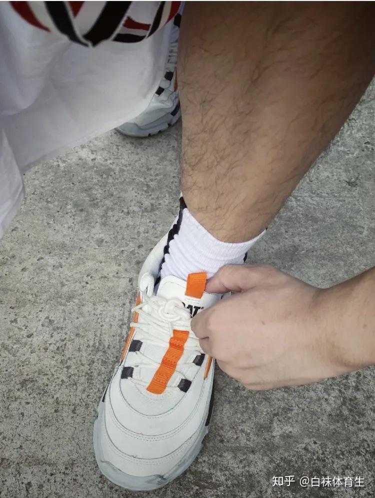 肉肉感的白袜体育生你喜欢吗