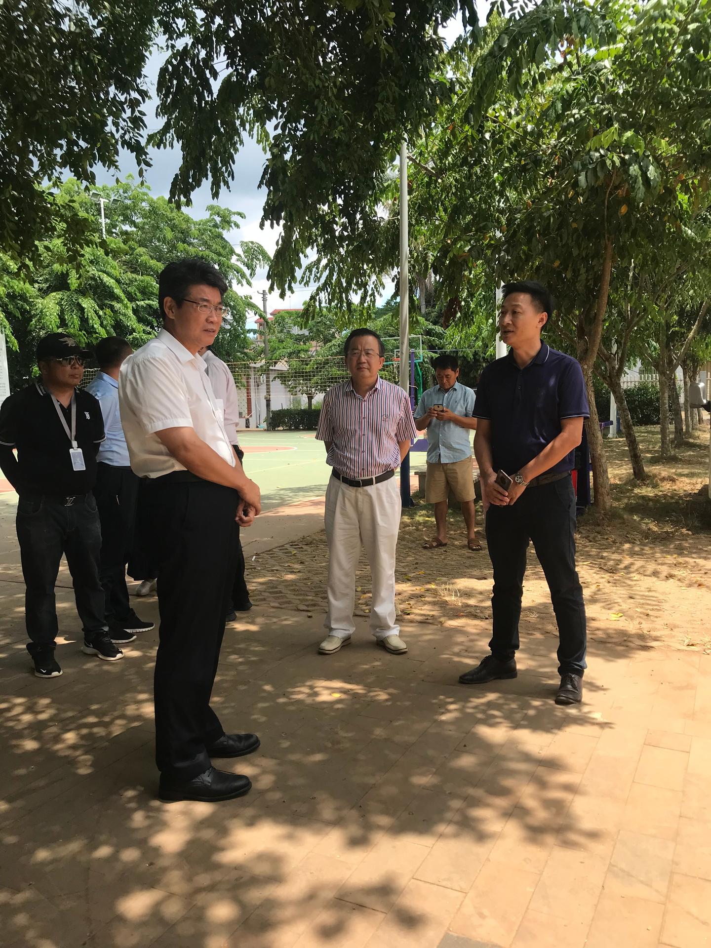 资讯丨海口市副市长沈继奔莅临芳园国际艺术村考察调研