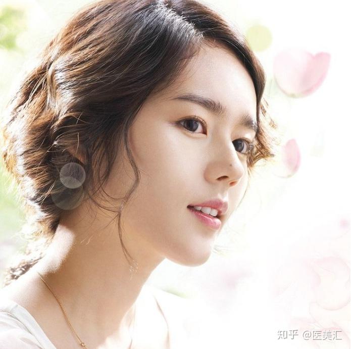 什么叫自然派隆鼻给你的不止美鼻而是一副精致面容