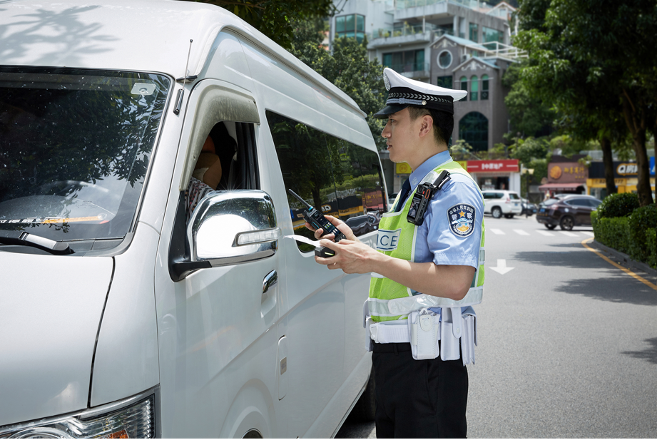 "逆行"在岗 海能达多模智能对讲机助力交警守护家园