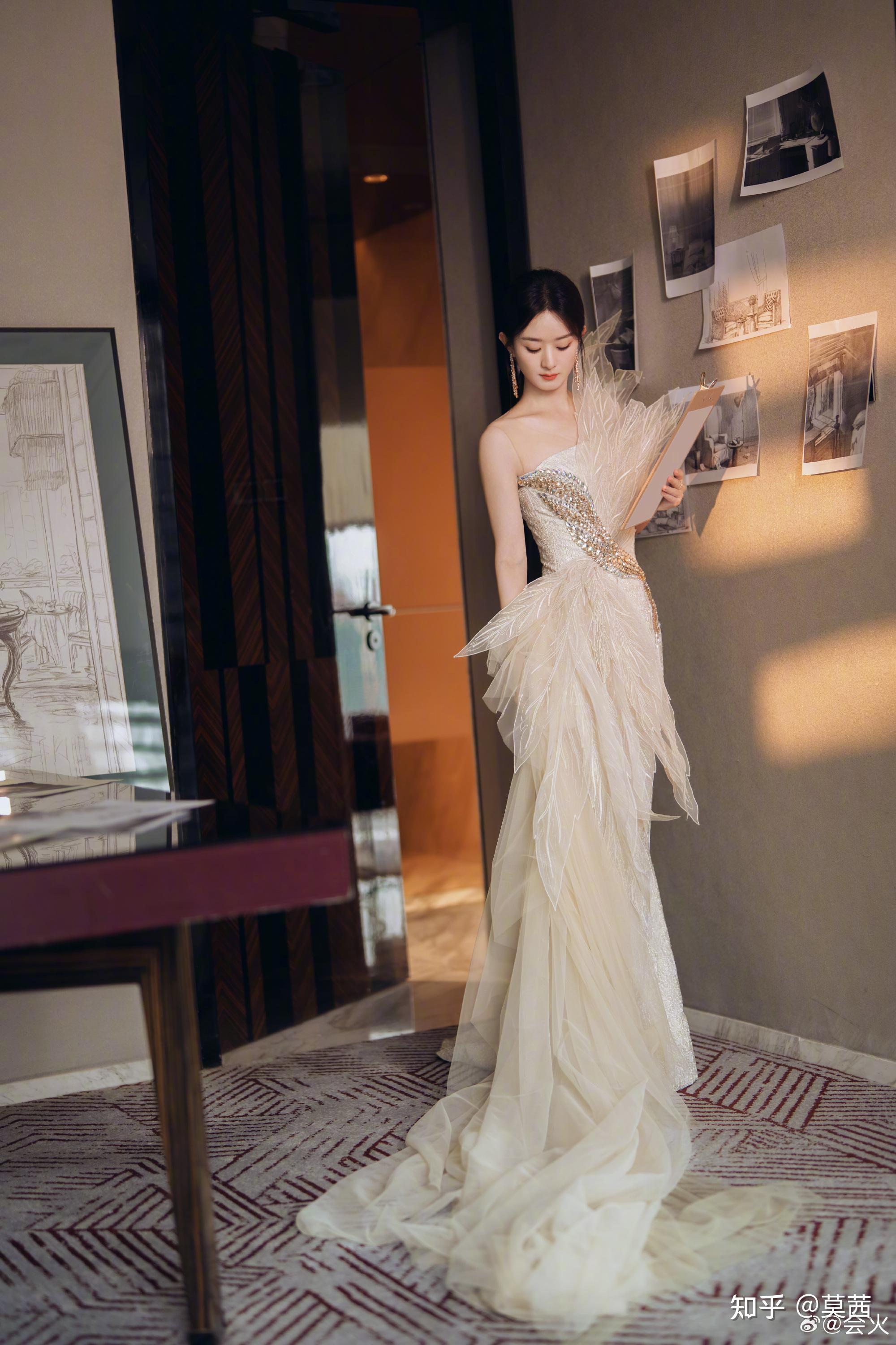 赵丽颖这条裙子给林更新忙死了,好搞笑啊! - 知乎