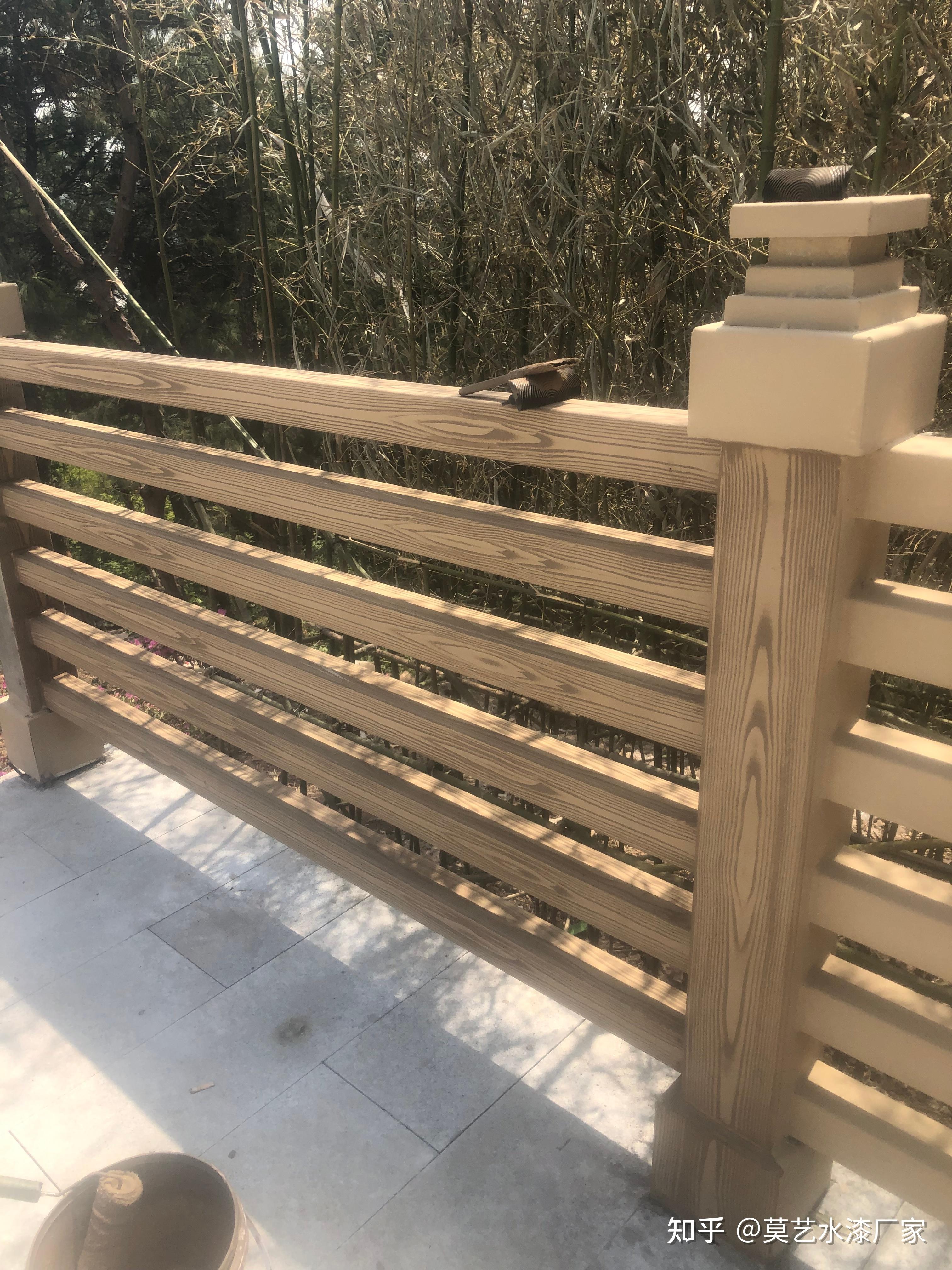 庐江县镀锌管护栏仿木纹漆真实案例分享