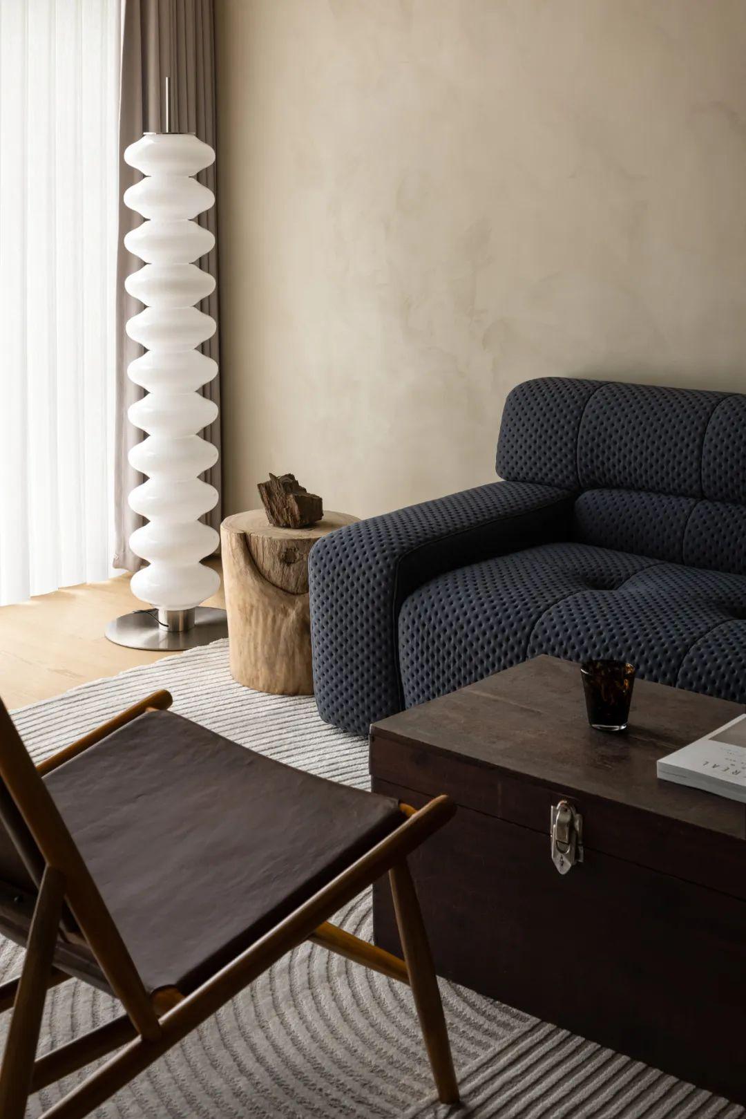 装修案例105㎡原生态侘寂风细腻肌理弧形结构每个角落都充满韵味