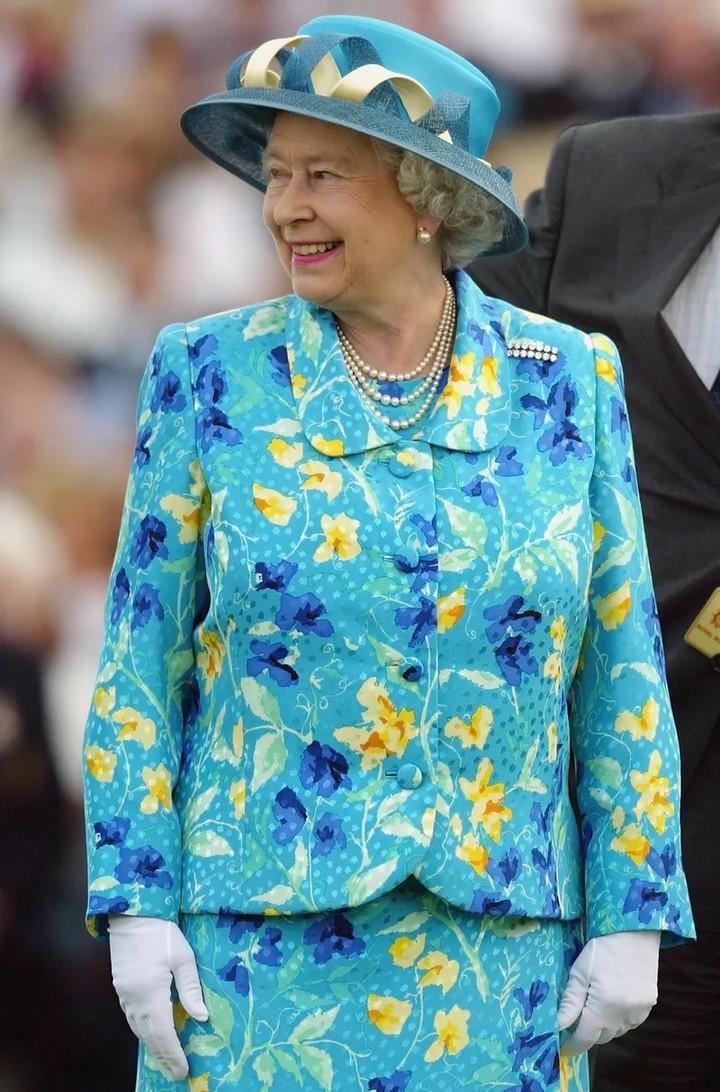 英国女王手变绿图片