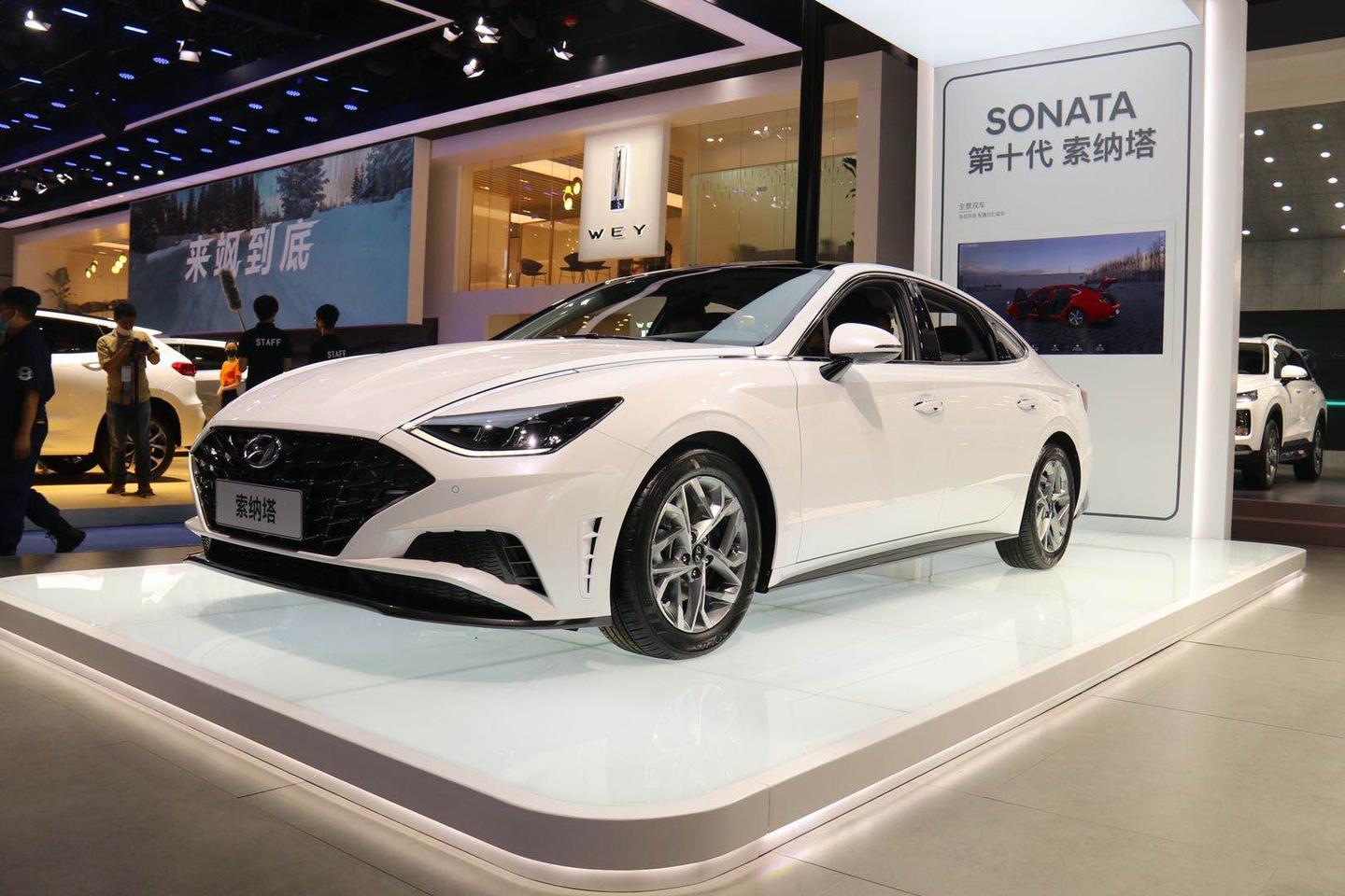 2020成都车展轿跑式车身售1618万元起北京现代第十代索纳塔实拍