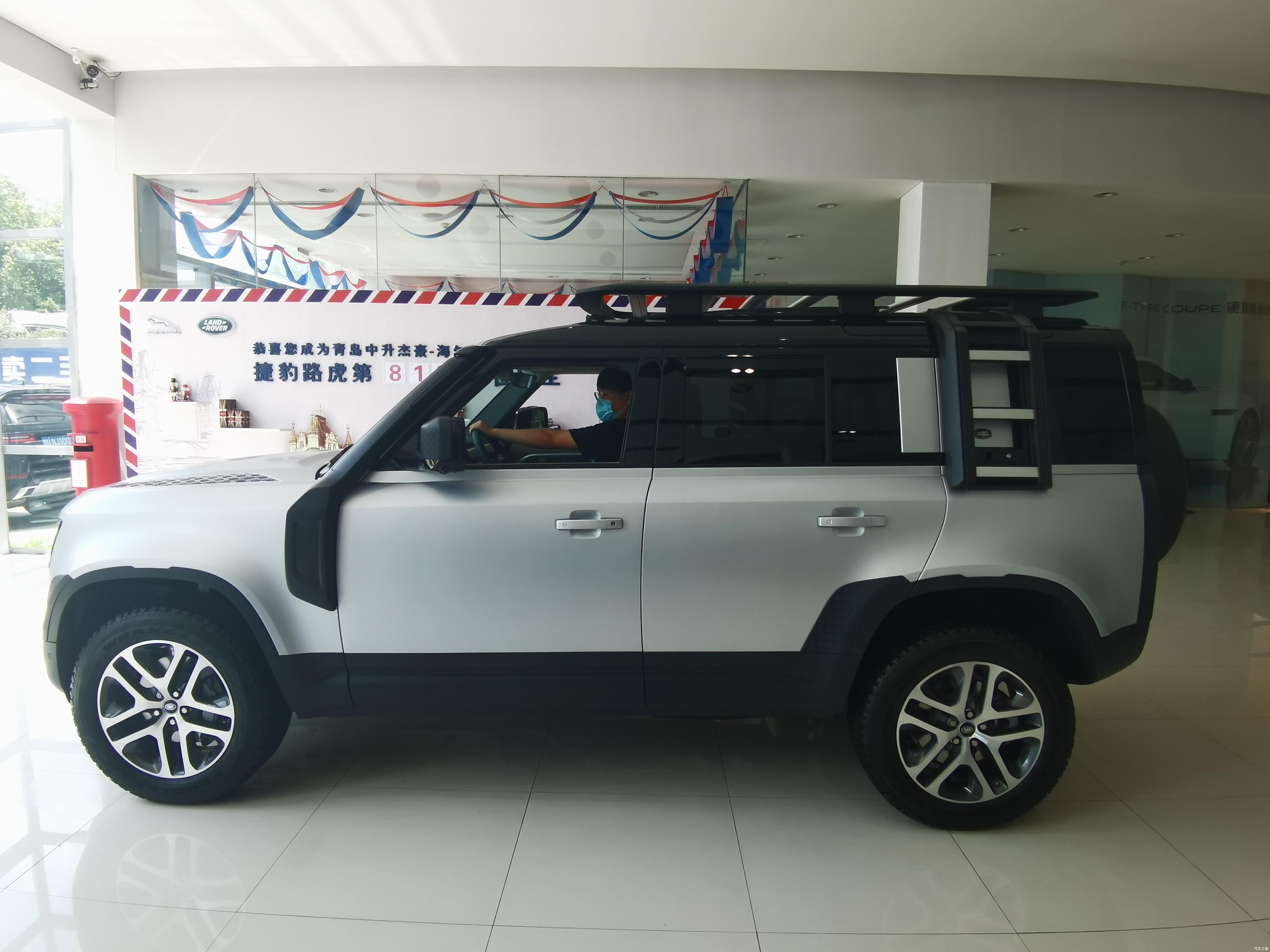 到店实拍青岛首度亮相实拍全新路虎卫士首发哑银特别套件版