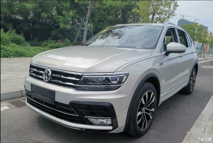 也是运动套件的一部分,侧包围led尾灯,有很多小设计满车的rline标志