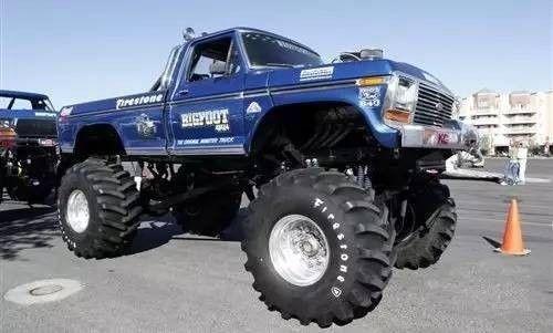 土豪爆改劳斯莱斯大脚车,这体型法拉利都可以从"胯下"钻过去了! - 知