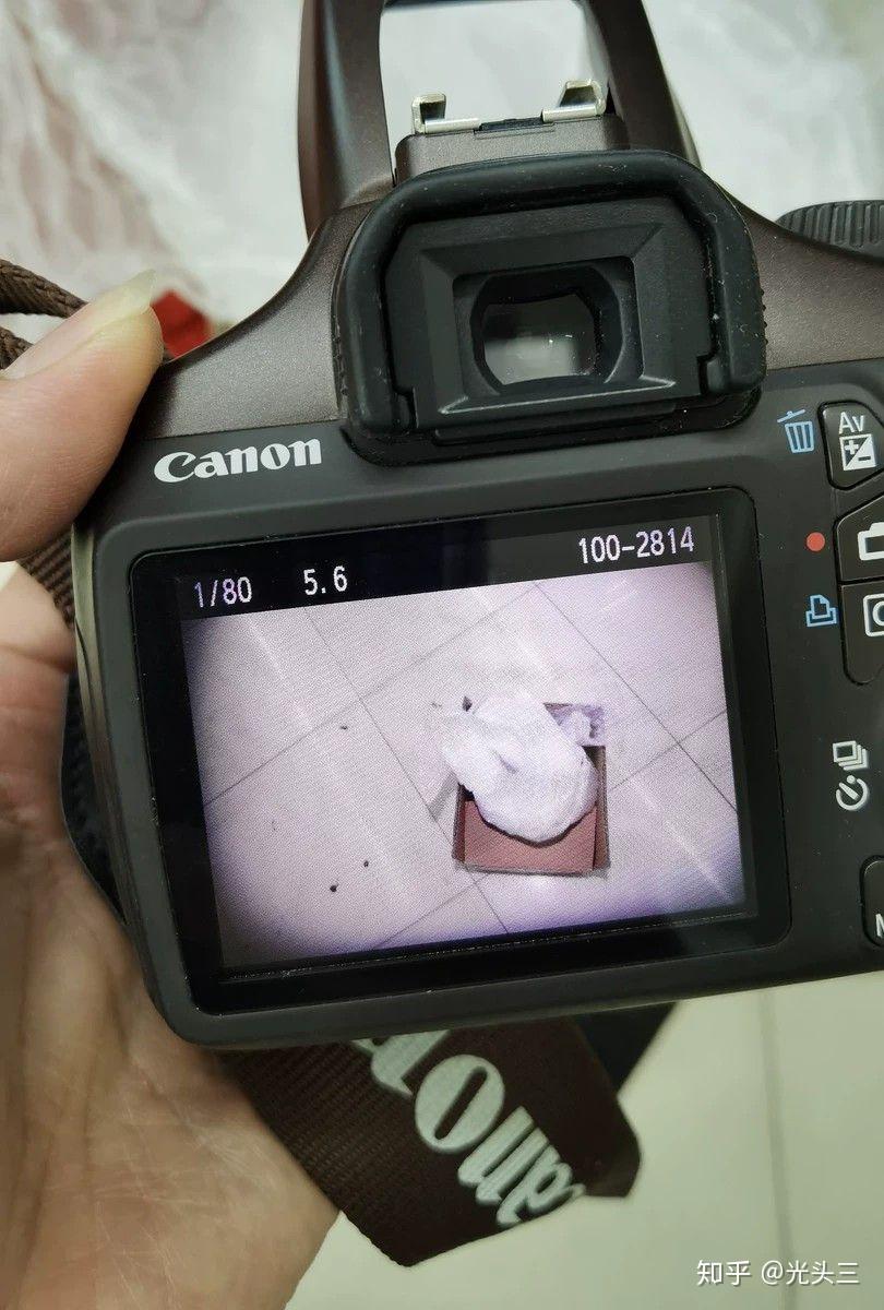 单反相机的暗角是否会因为背景不同而变大? - 知乎