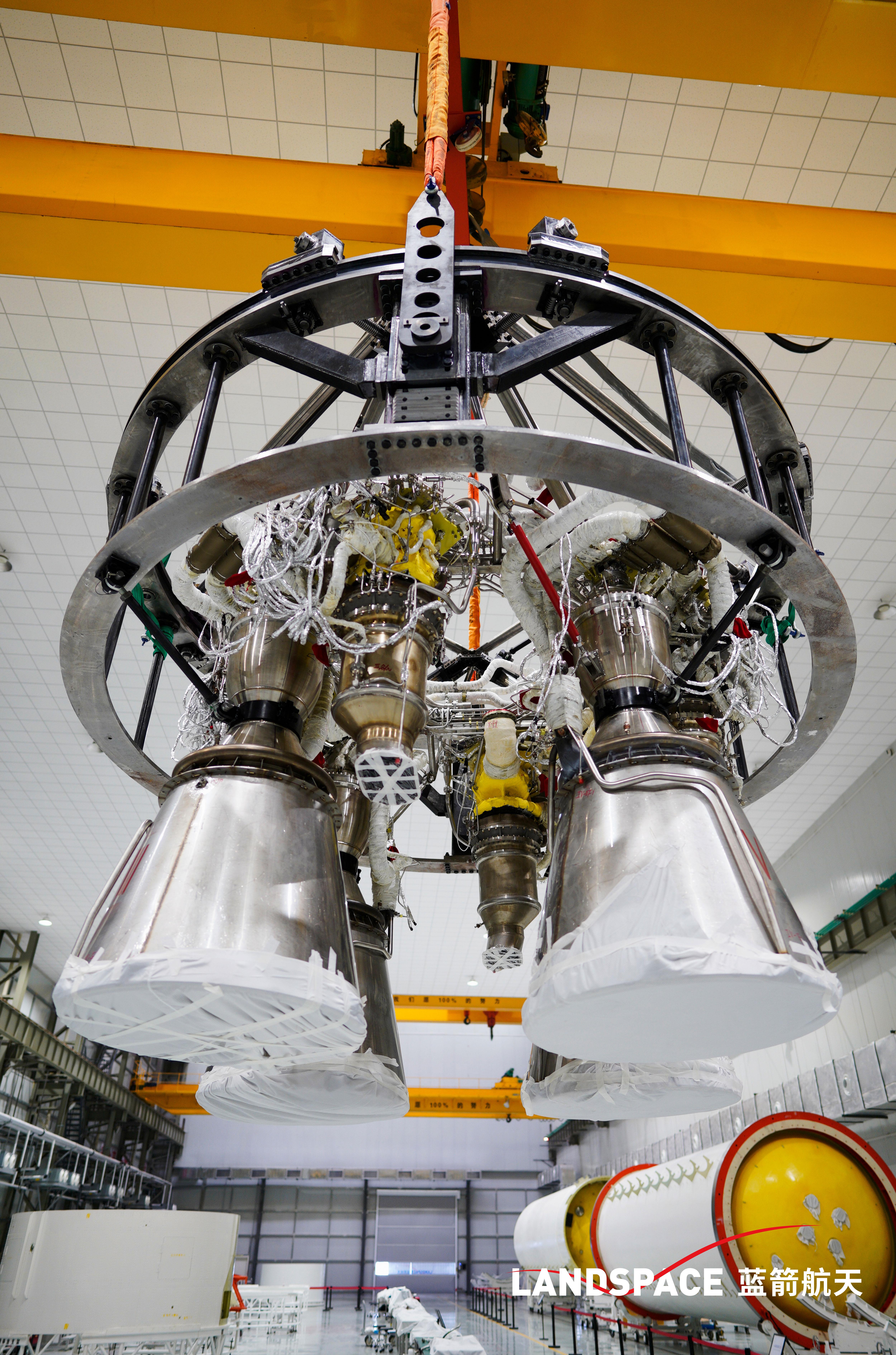 朱雀二号火箭一级发动机由4台天鹊80吨液氧甲烷发动机(tq