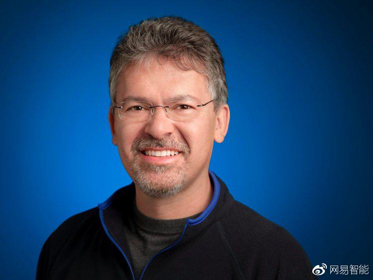 该公司高管约翰·贾尼安德(john giannandrea)将不再担任搜索和人工