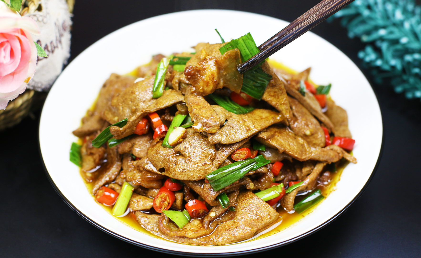 为什么你炒的猪肝又老又柴?教你饭店做法,做出来又嫩又滑又好吃