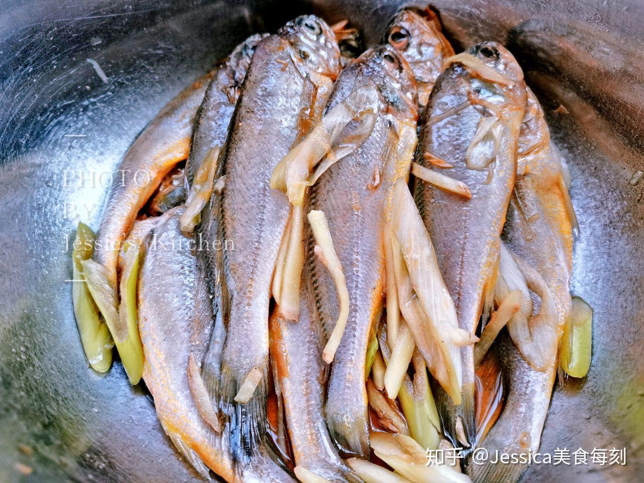 外酥裡軟小黃魚兩種做法口味各不相同香酥和糖醋你更愛哪個