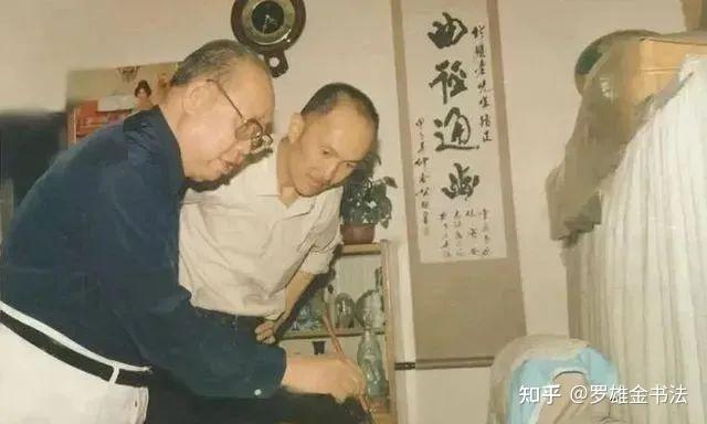 老将军李明书法如何?醉心翰墨,书法潇洒飘逸有法度,自称不临帖