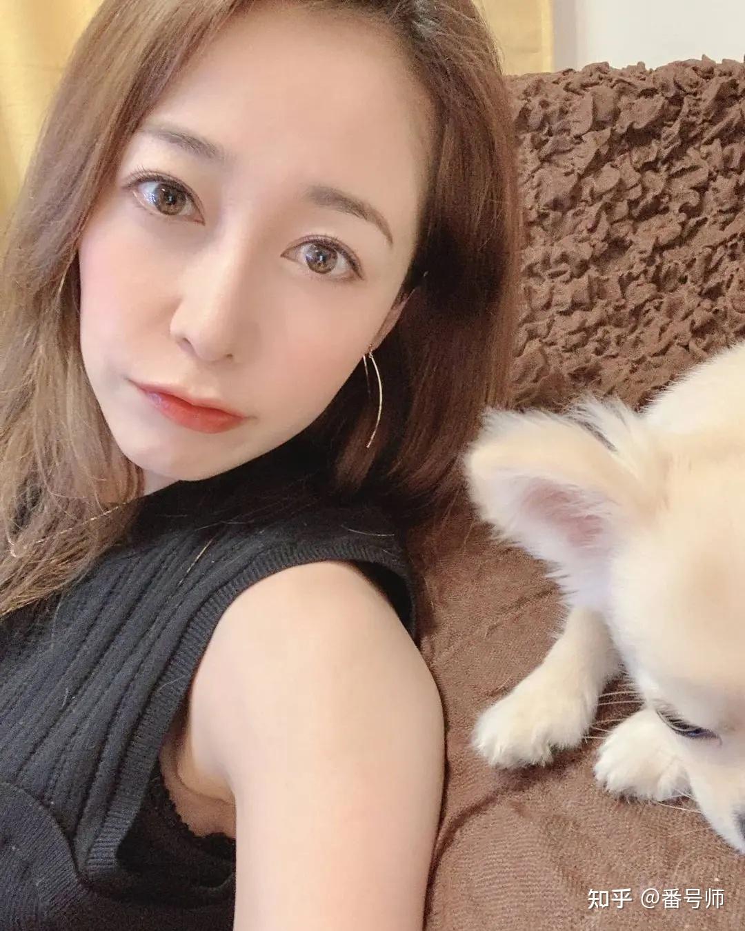 篠田优(桃臀蛇姬)活跃的轻熟女代表! - 知乎