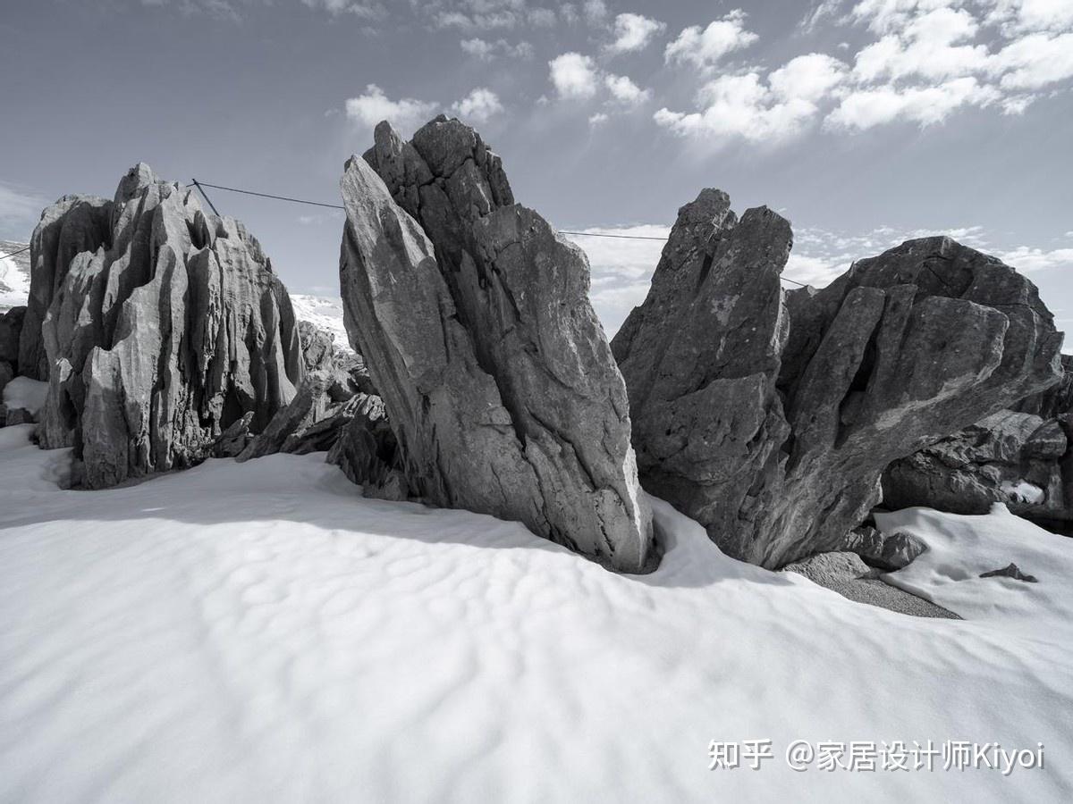 黎巴嫩高级灰住宅设计人工混凝土与自然山景交融
