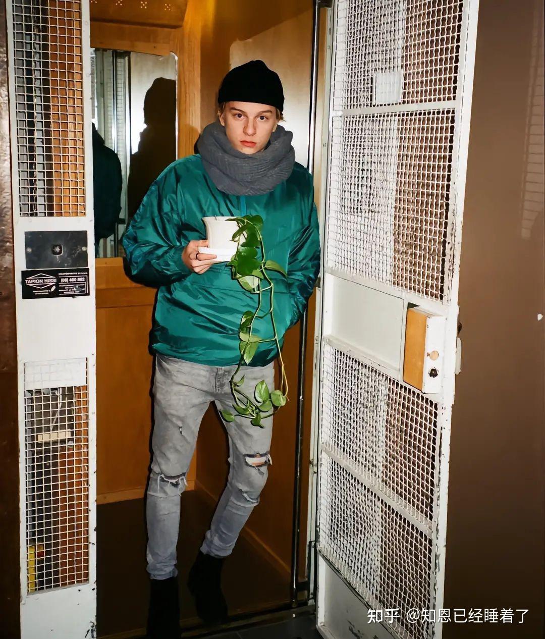 shox穿机长服热舞痛苦面具:shox面部表情丰富邵式望远镜:shox队内副狙