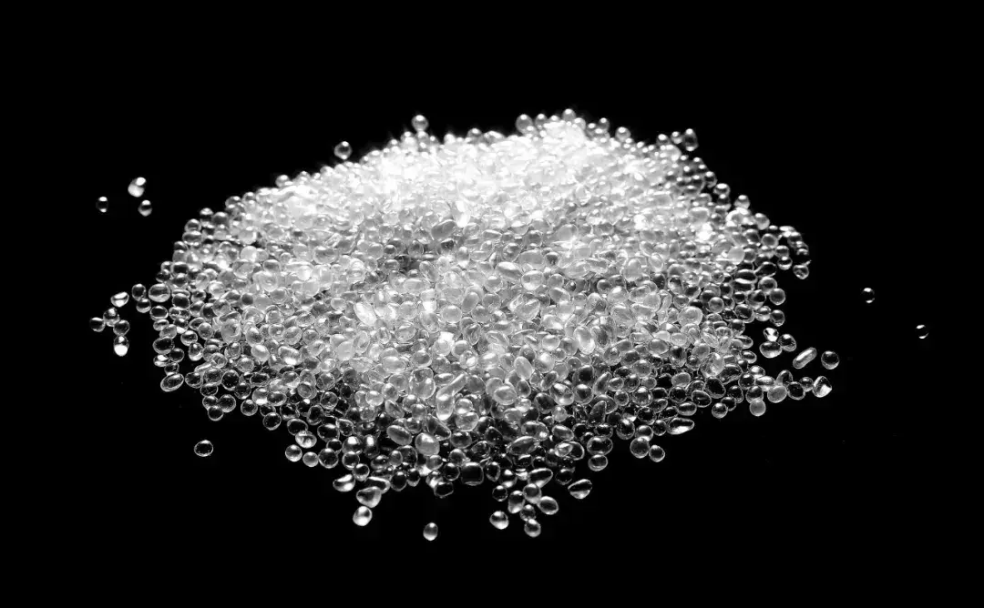 tpu母粒就是热塑性聚氨酯弹性体,一种高分子化合物,它是生产车衣膜的