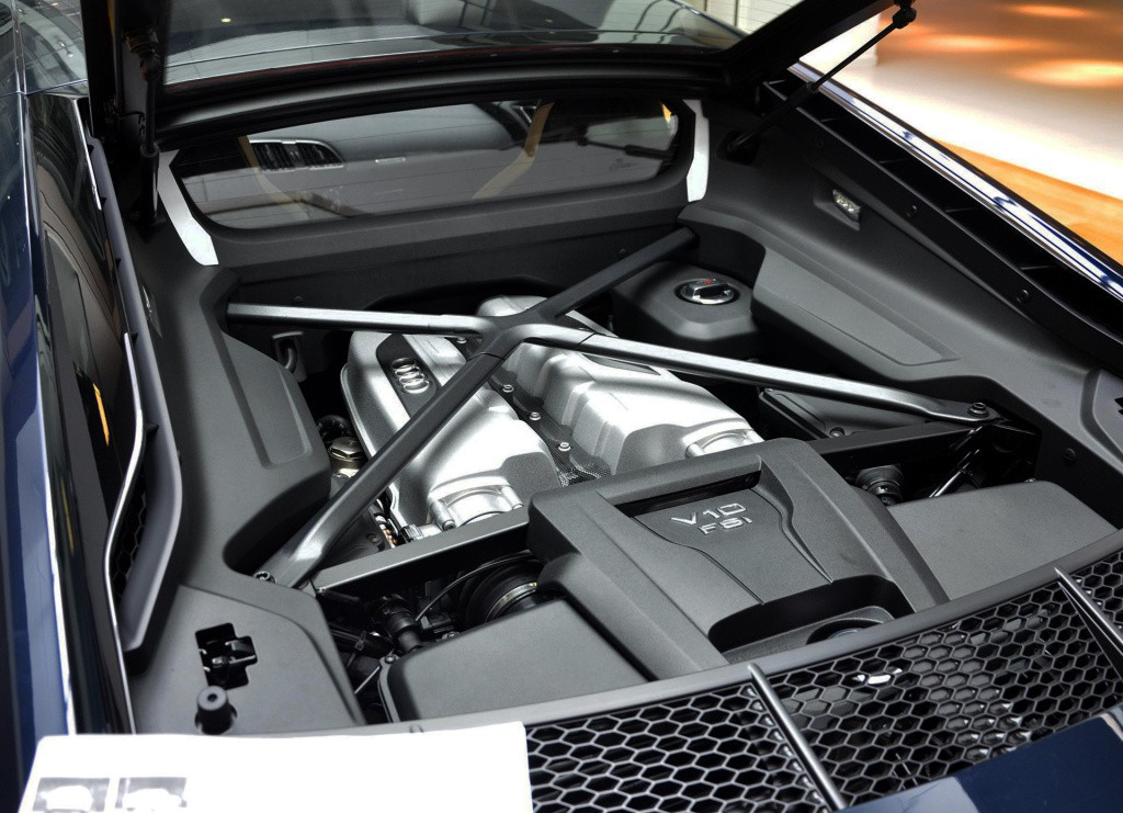 奥迪r8末代车型亮相北京车展依旧搭载52lv10发动机