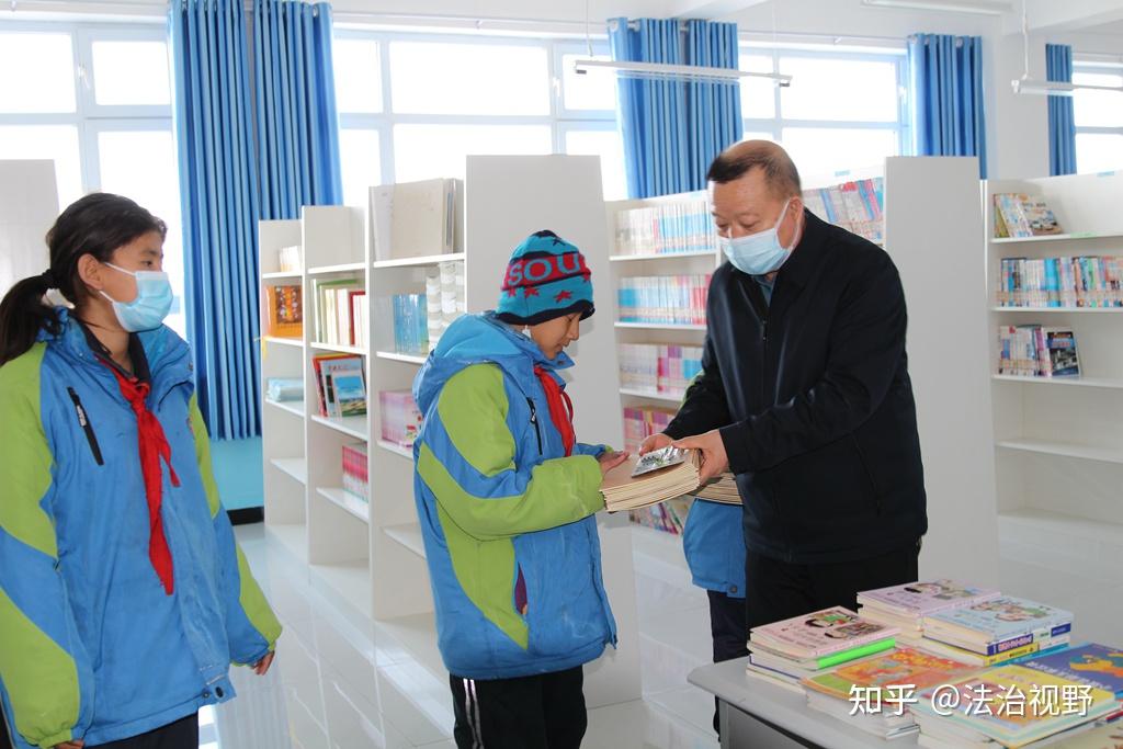 木垒县法院党组书记走访慰问包联学校心系基层暖人心