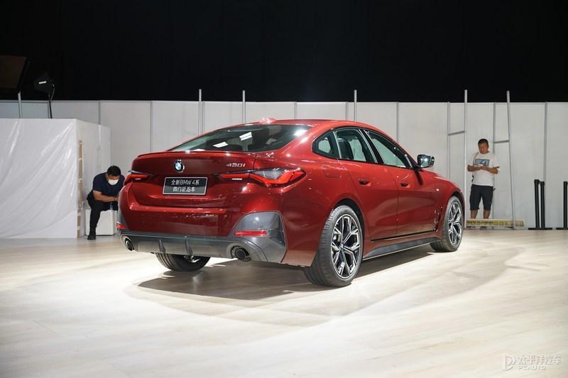 2021成都车展全新宝马4系四门轿跑版